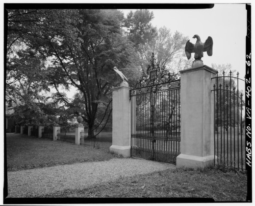 MAIN_NORTH_GATE_WITH_FENCE_AND_FINIALS,_FROM_WEST_-_Westover,_State_Route_633,_Westover,_Charles_City,_VA_HABS_VA,19-WEST,1-62.tif