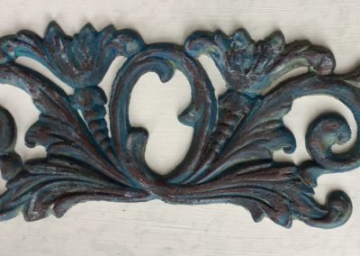 Wooden appliques pediments